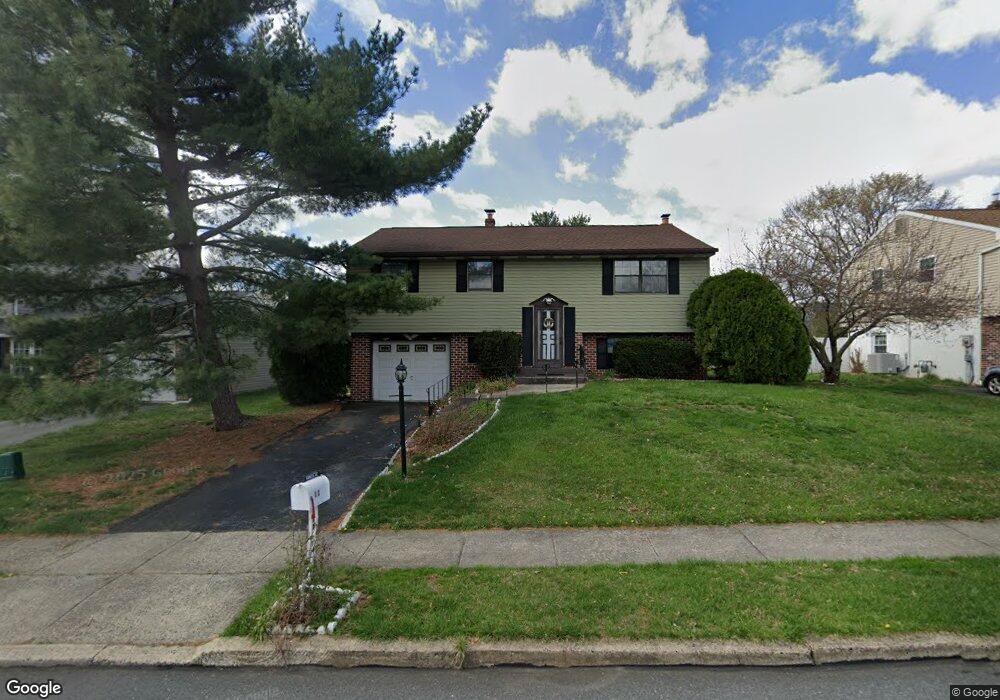 810 Mimosa Ln, Reading, PA 19606 - photo 1