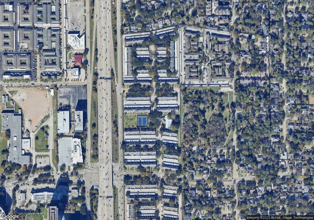 10247 Longmont Dr unit 34, Houston, TX 77042 - photo 1