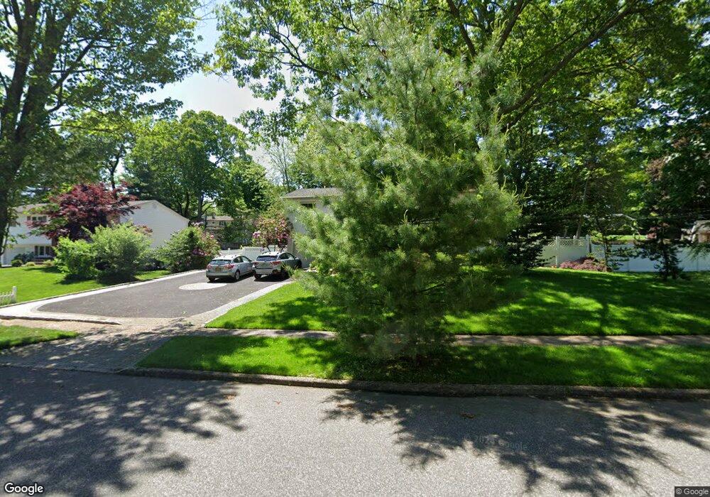 115 Gannet Dr, ComMacK, NY 11725 - photo 1