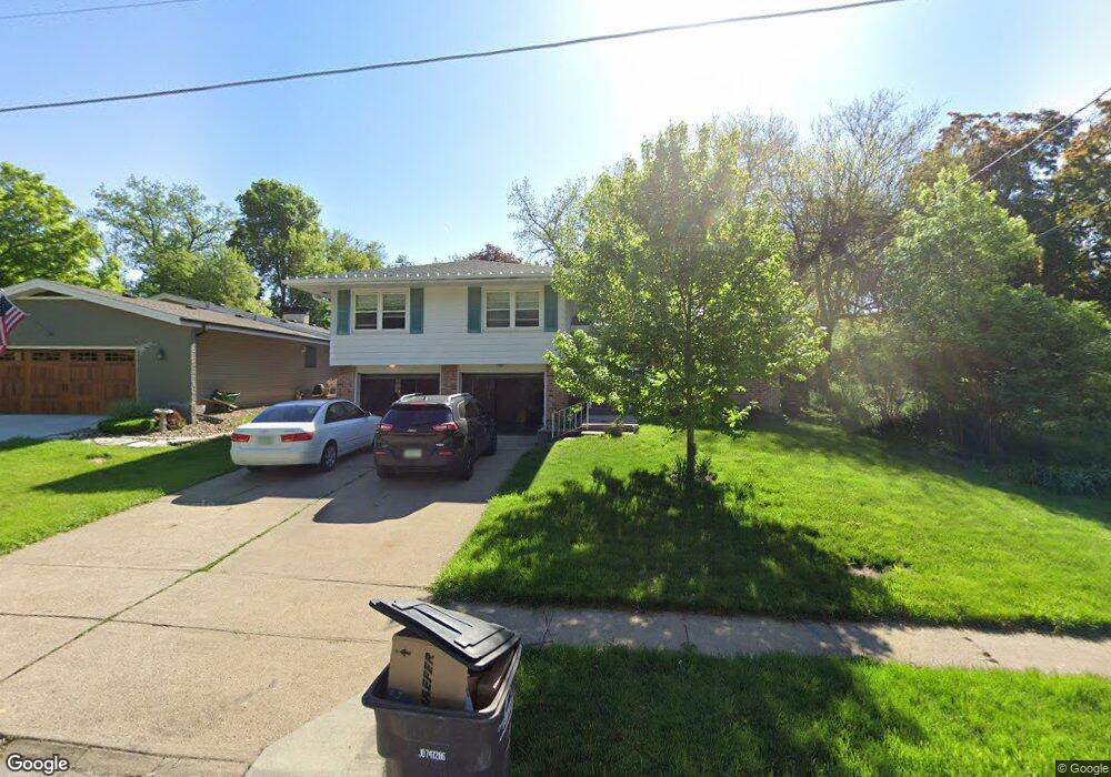 1215 Cummins Pkwy, Des Moines, IA 50311 - photo 1