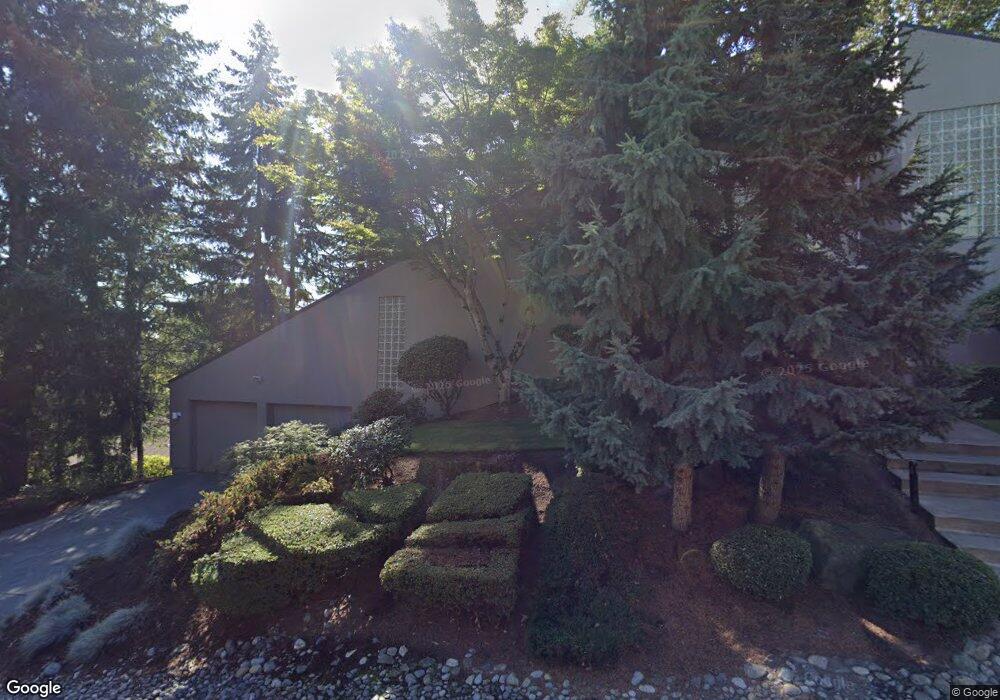 8132 W Mercer Way, Mercer Island, WA 98040 - photo 1