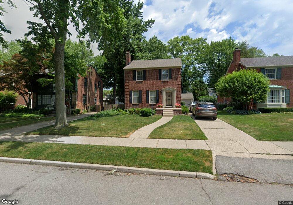 252 Ridgemont Rd, Grosse Pointe Farms, MI 48236 - photo 1