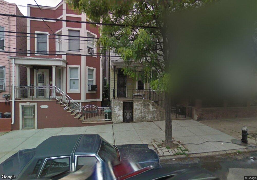 3118 12th St, Astoria, NY 11106 - photo 1