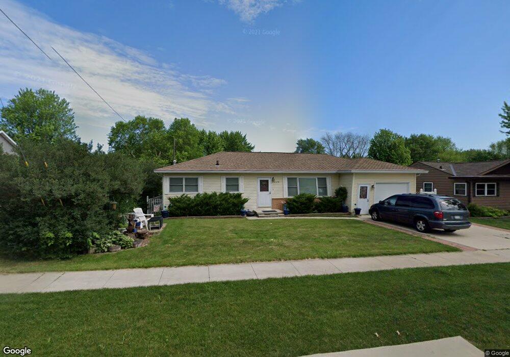 2216 Orchard Dr, Cedar Falls, IA 50613 - photo 1