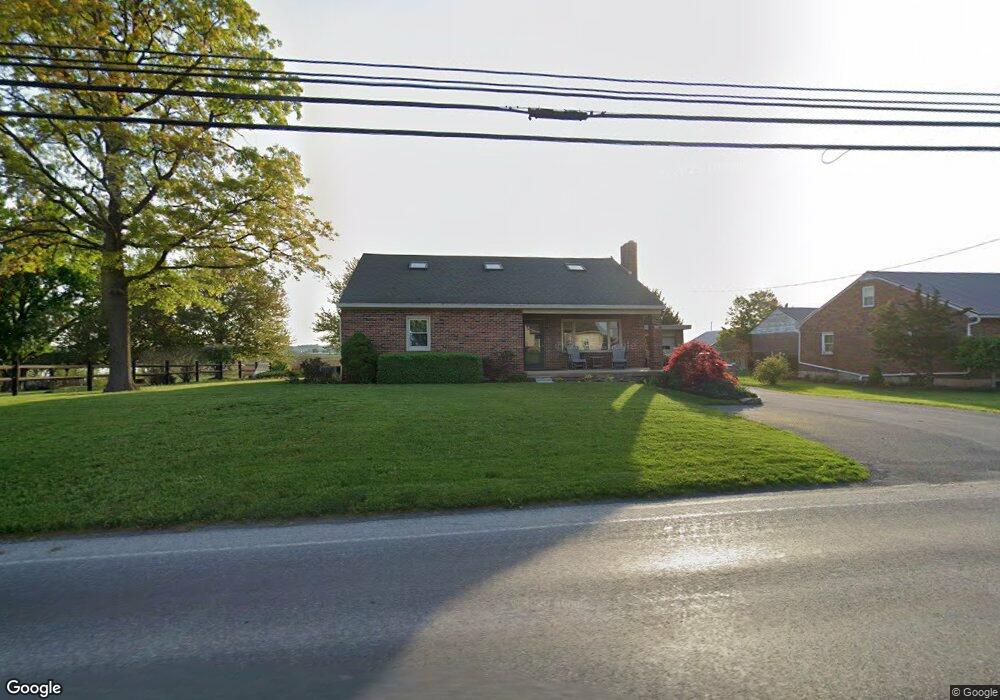 657 N Railroad Ave, New Holland, PA 17557 - photo 1