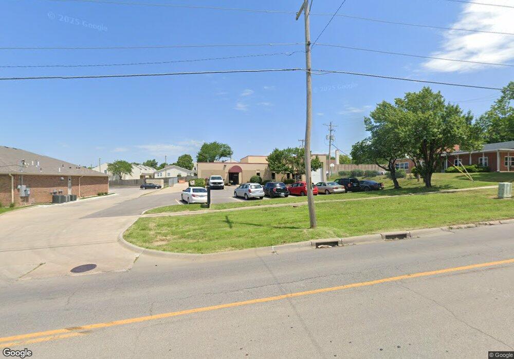 2016 SW 37th St, Topeka, KS 66611 - photo 1