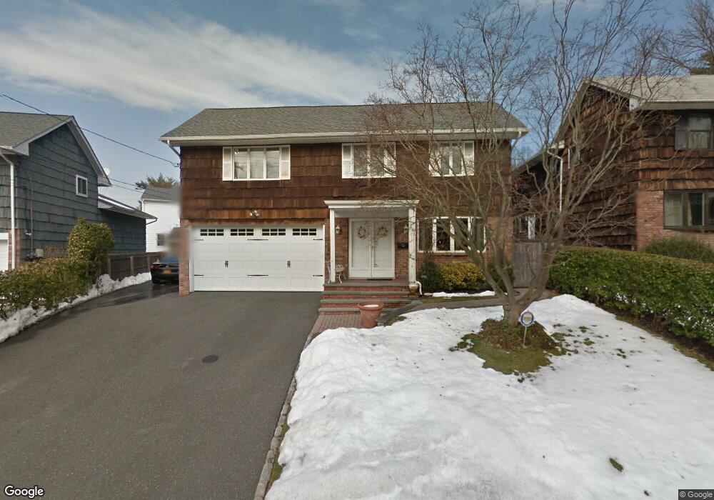 311 Thompson Shore Rd, Manhasset, NY 11030 - photo 1