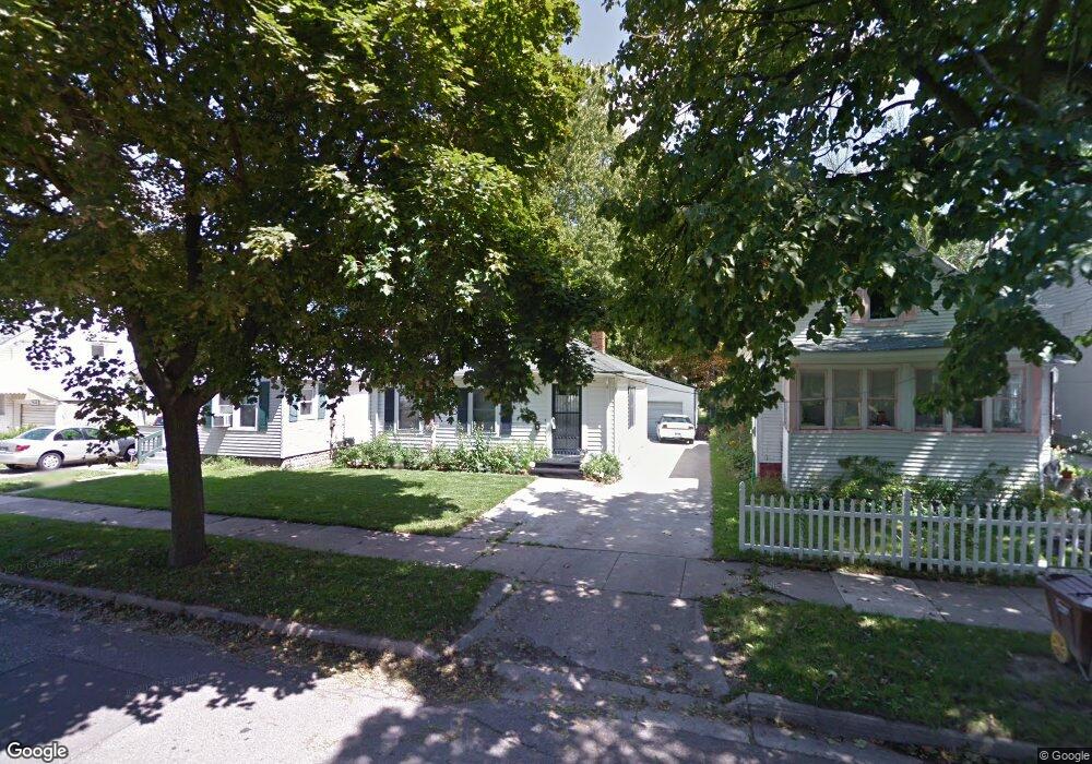 902 N Jenison Ave, Lansing, MI 48915 - photo 1