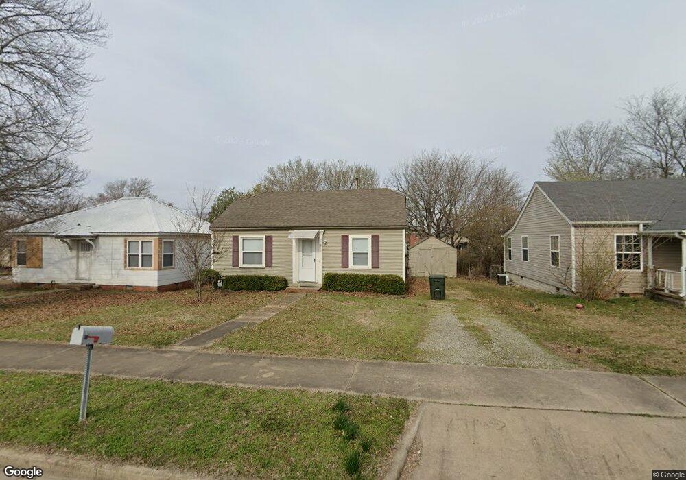 319 S Weenonah Ave, Claremore, OK 74017 - photo 1