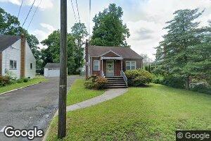 8 Pacific Ave, Cranford, NJ 07016