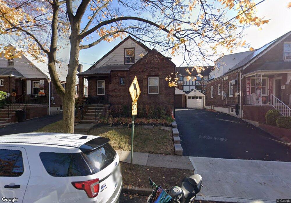 36 Fox Hunt Ct, Staten Island, NY 10301 - photo 1