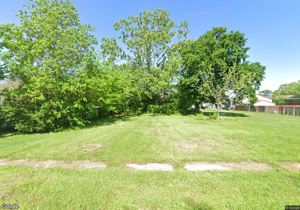 58 E Claiborne Square, Chalmette, LA 70043 - photo 1