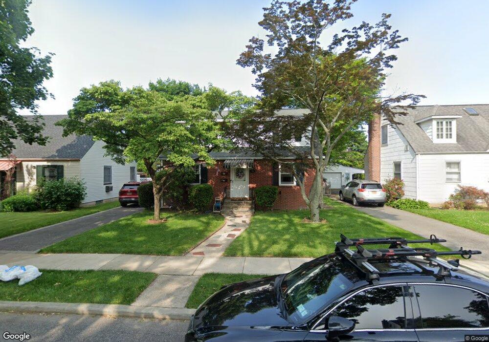 192 Cornwell Ave, Williston Park, NY 11596 - photo 1