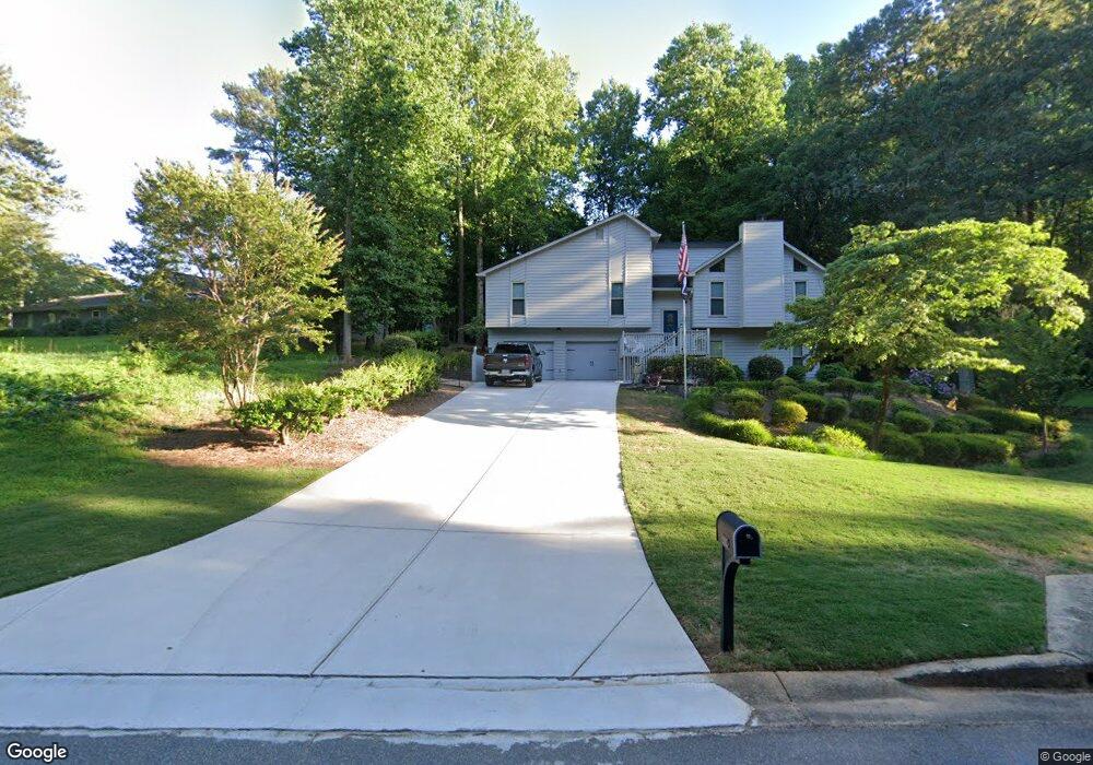 4592 Glenforest Dr NE, Roswell, GA 30075 - photo 1