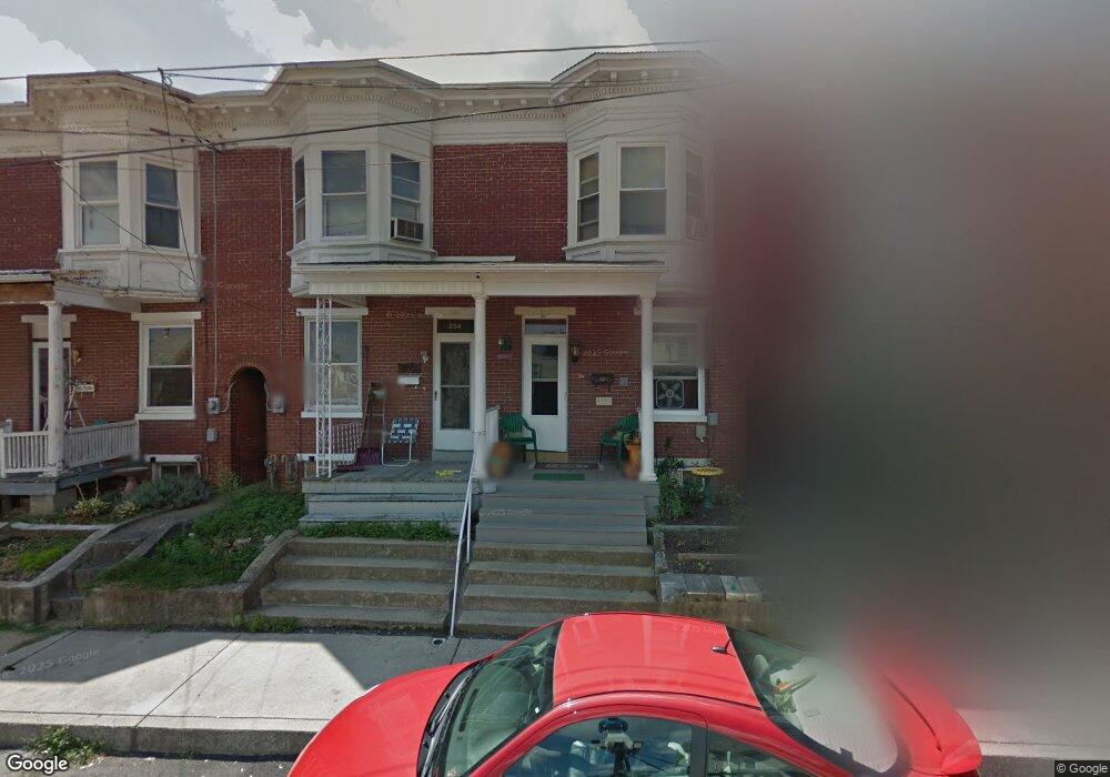 204 W 4th St, Waynesboro, PA 17268 - photo 1