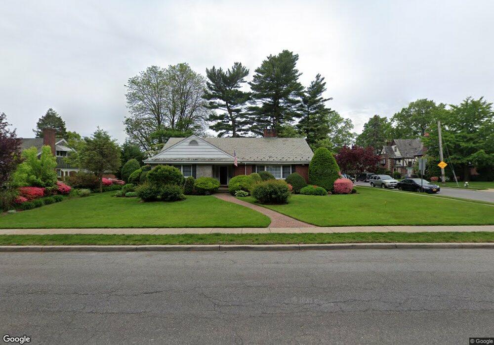 116 Cambridge Ave, Garden City, NY 11530 - photo 1