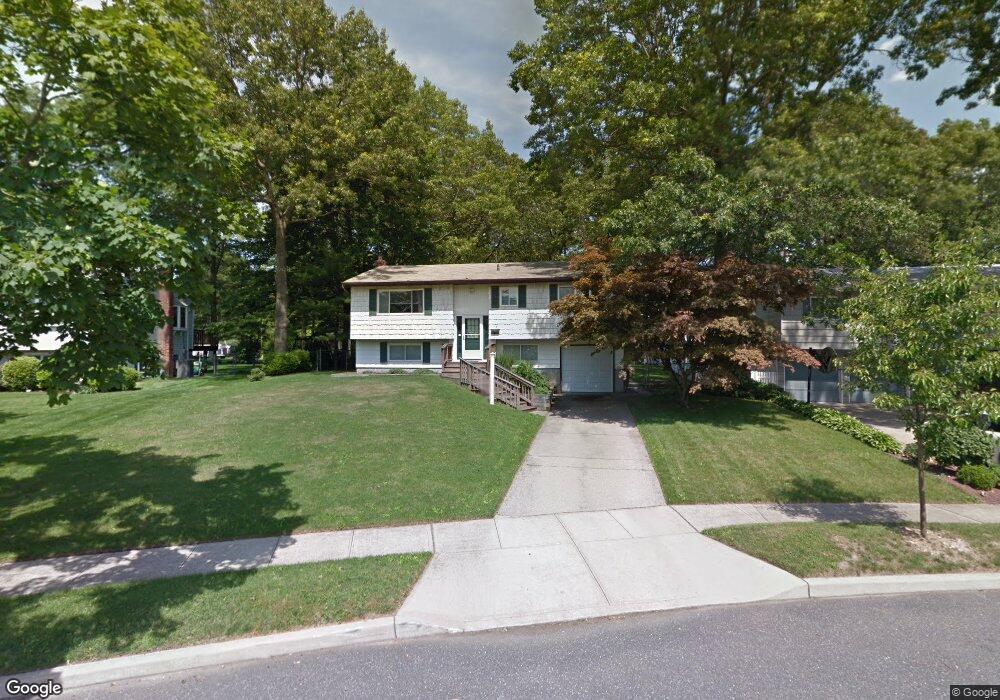 19 Wenmore Rd, ComMacK, NY 11725 - photo 1