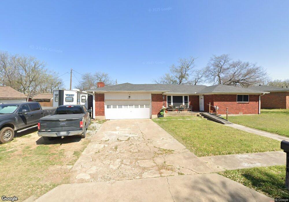 1318 Manor Dr, Cleburne, TX 76033 - photo 1