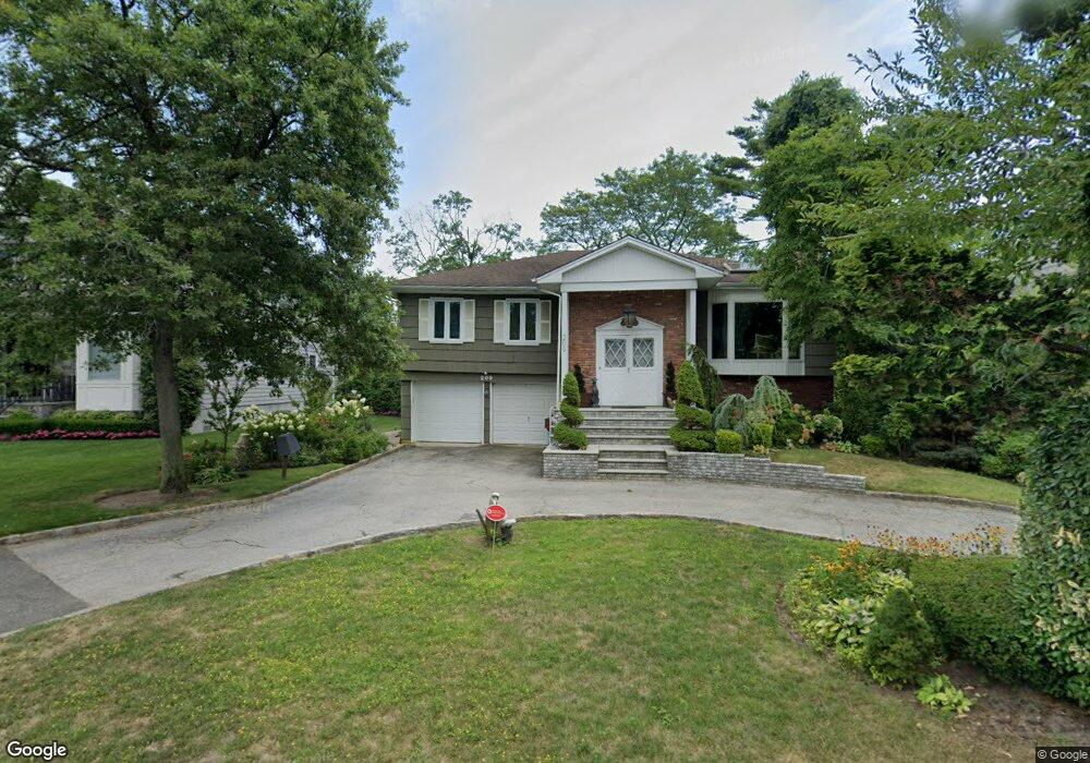 209 Juniper Cir S, Lawrence, NY 11559 - photo 1