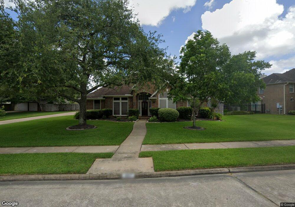 1607 Country Club Dr, Friendswood, TX 77546 - photo 1