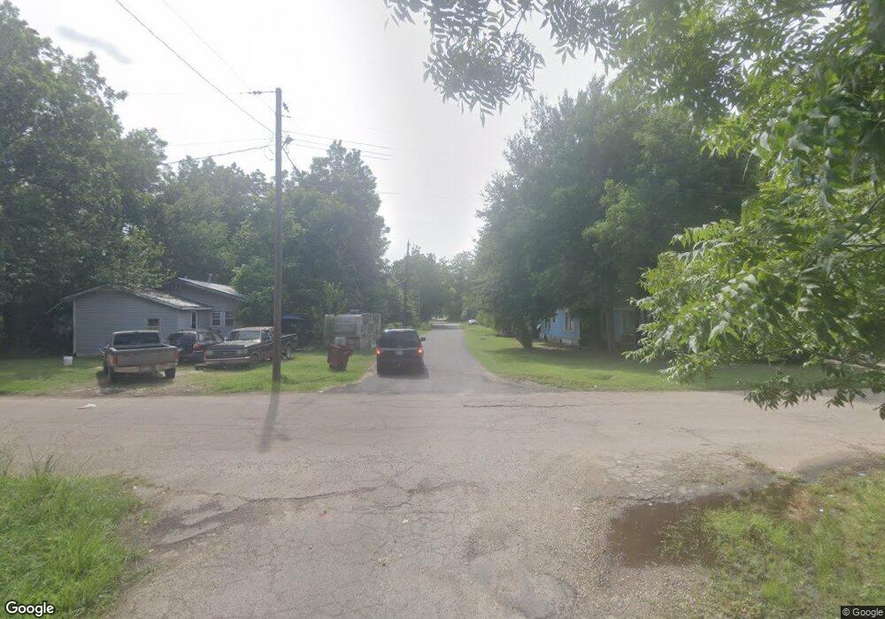 204 E Dalton St, Hugo, OK 74743 - photo 1