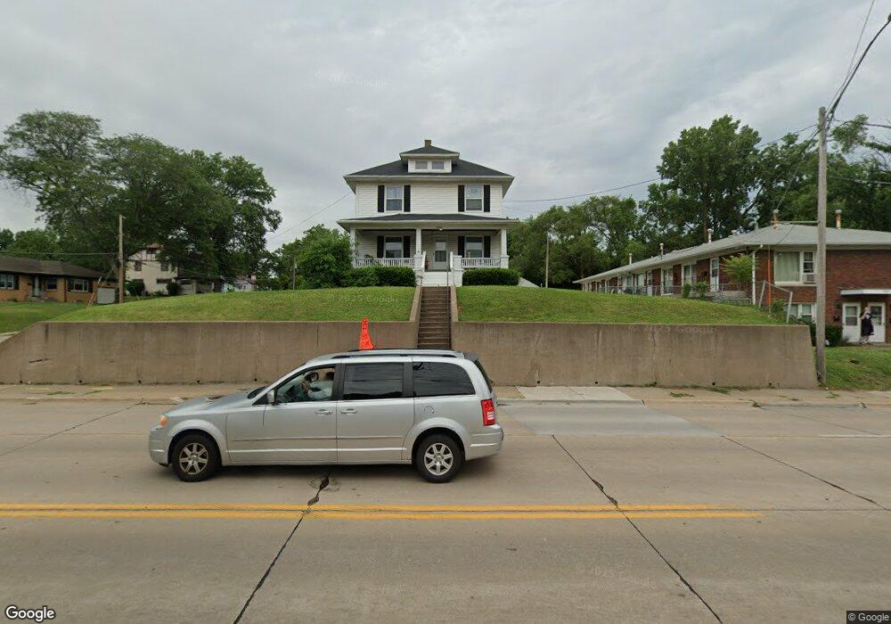 2304 E Locust St, Davenport, IA 52803 - photo 1