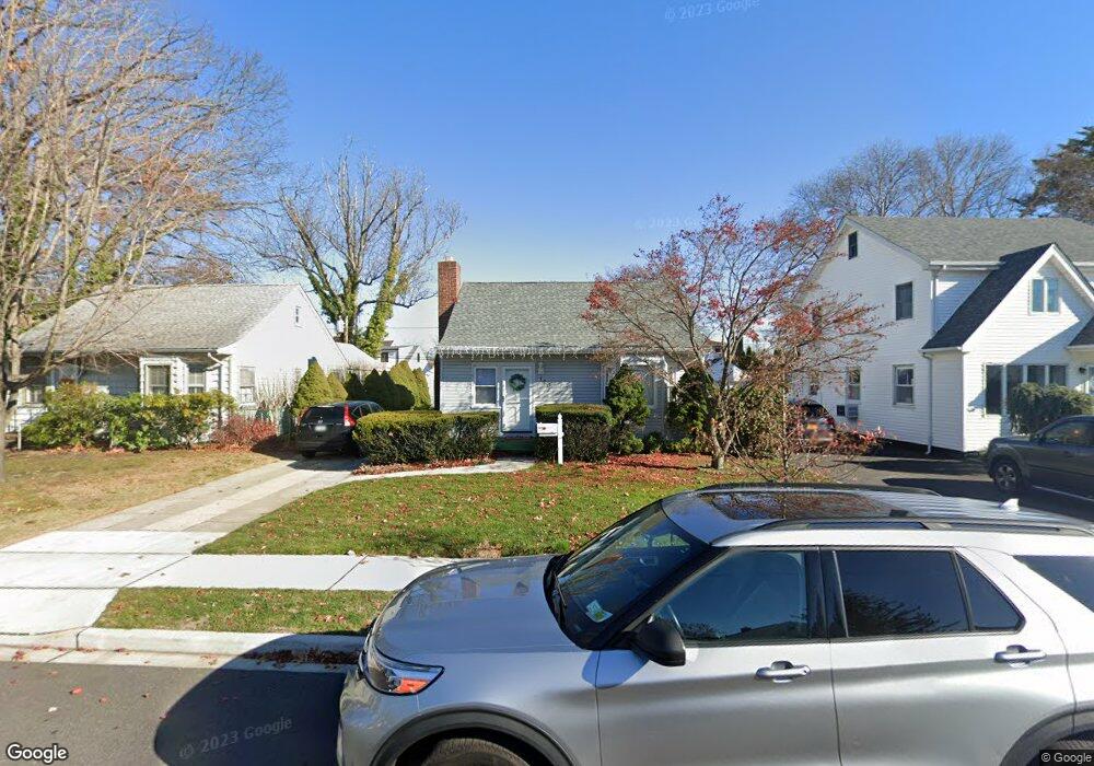 122 Wilson Rd, Valley Stream, NY 11581 - photo 1