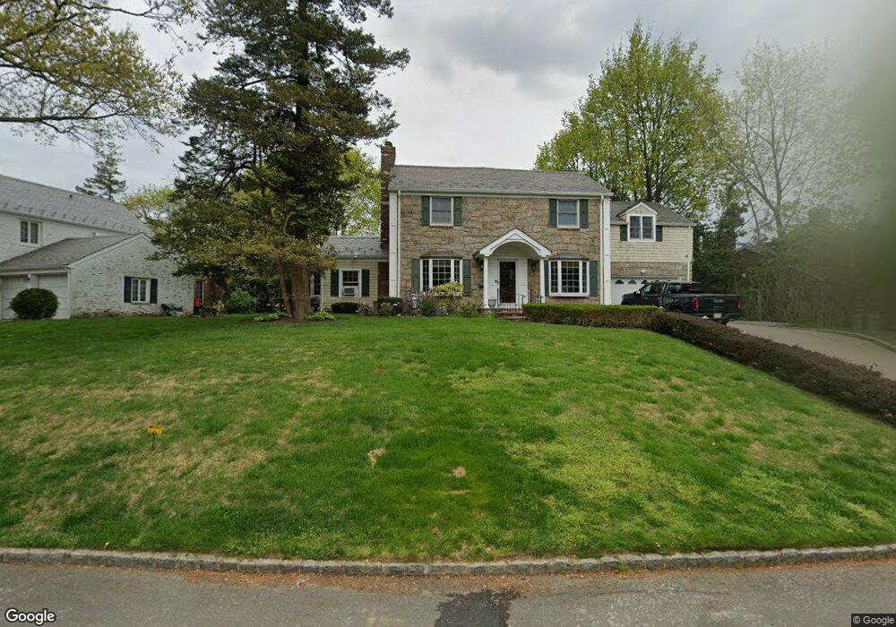 67 Blackburn Ln, Manhasset, NY 11030 - photo 1