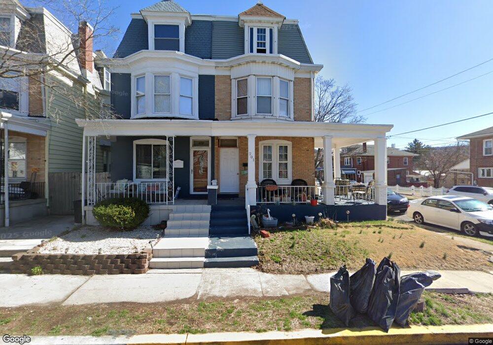 201 Raymond St, Reading, PA 19605 - photo 1