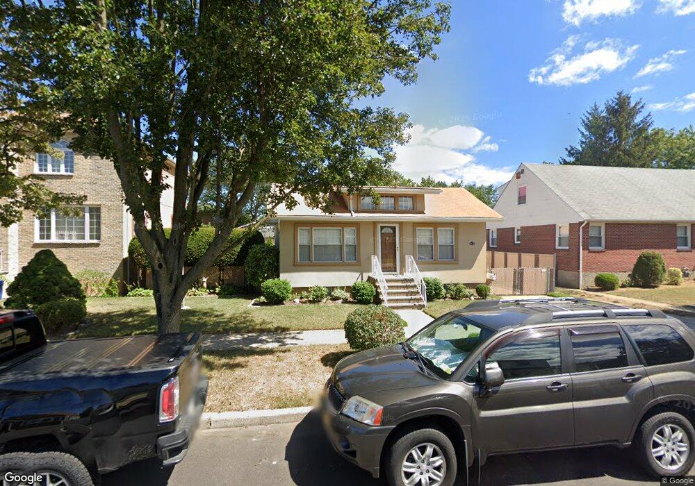 8427 262nd St, Floral Park, NY 11001 - photo 1