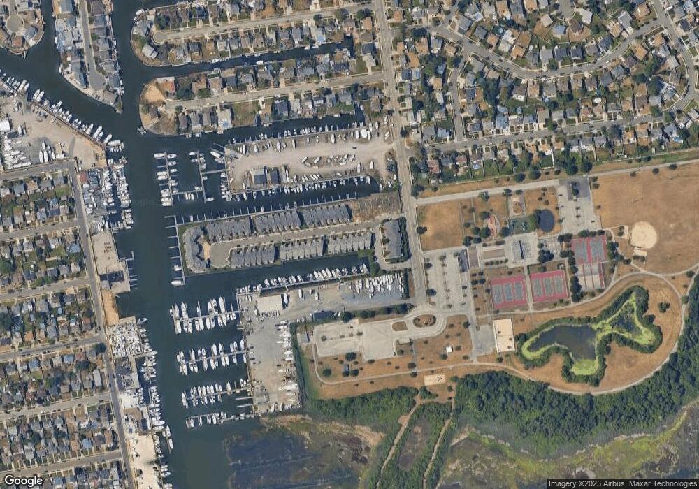 58 Ocean Watch Ct unit 58, Freeport, NY 11520 - photo 1