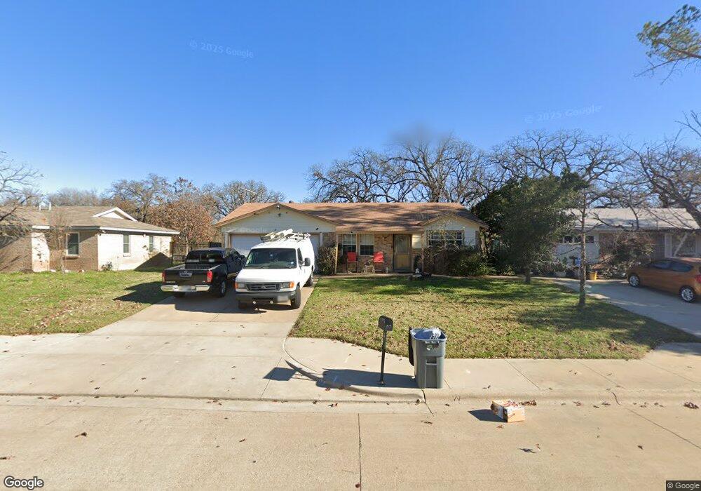 464 Arwine Dr, Hurst, TX 76053 - photo 1