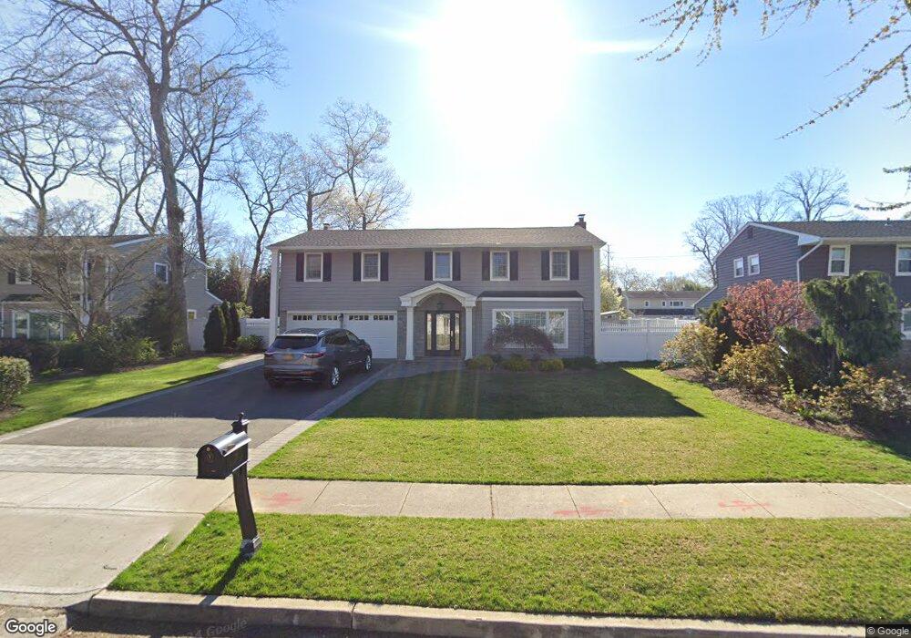 19 Cherokee Ln, ComMacK, NY 11725 - photo 1