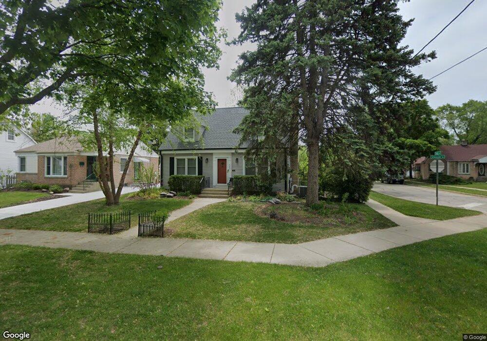 685 Greenview Ave, Des Plaines, IL 60016 - photo 1