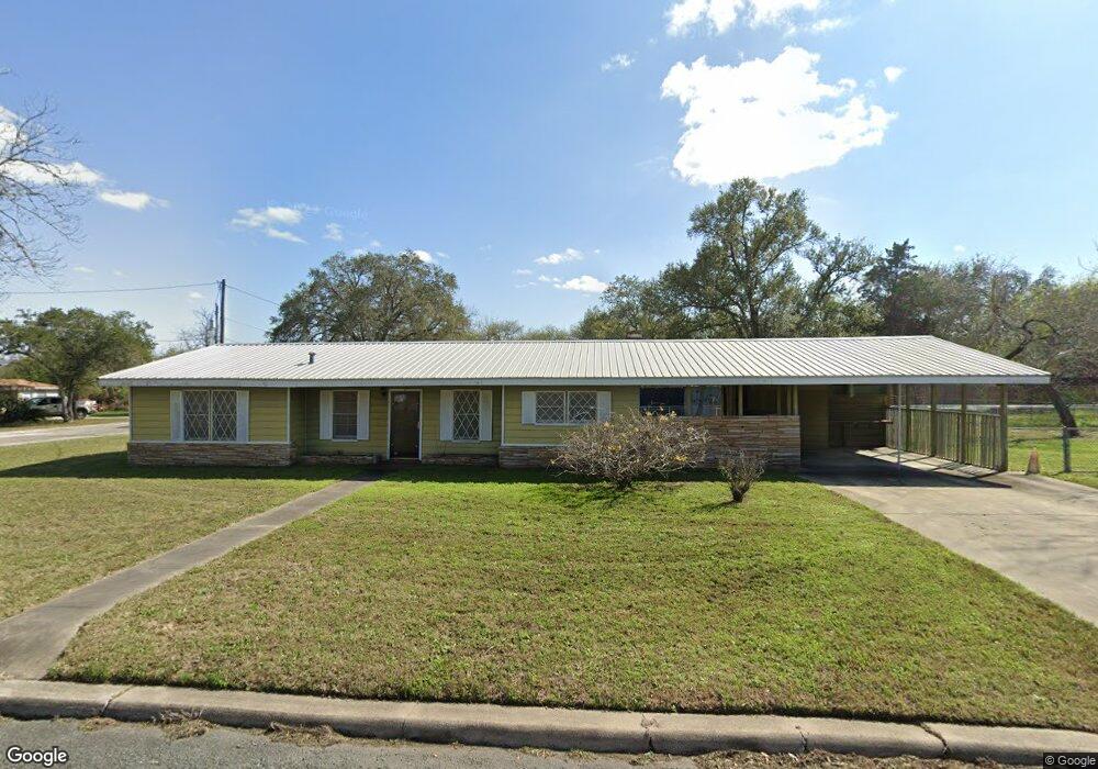 408 E Randall St, Beeville, TX 78102 - photo 1
