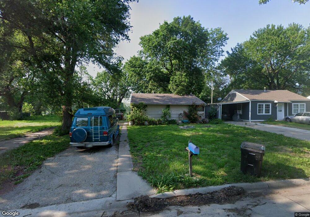 816 SE 33rd St, Topeka, KS 66605 - photo 1