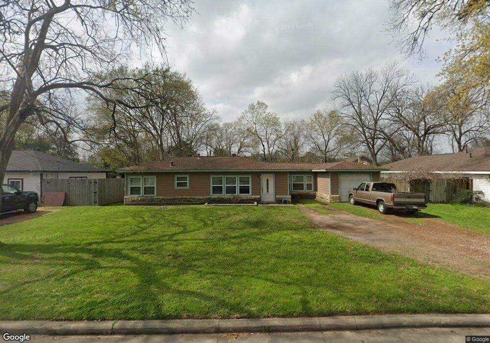 208 Baker Dr, Tomball, TX 77375 - photo 1