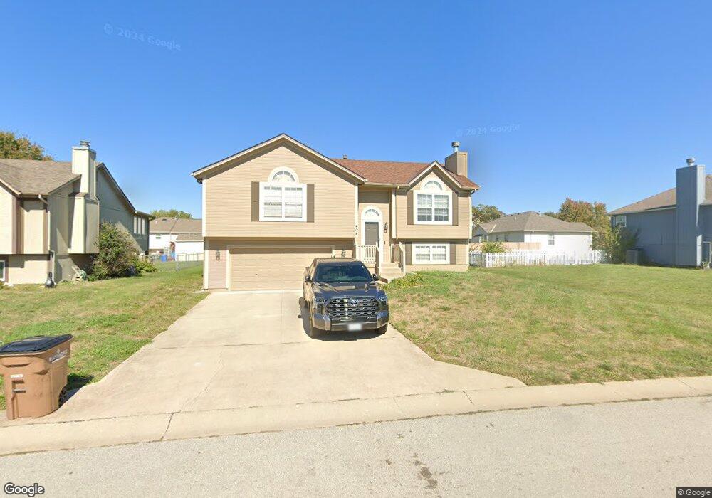 404 Blue Grass Dr, Raymore, MO 64083 - photo 1