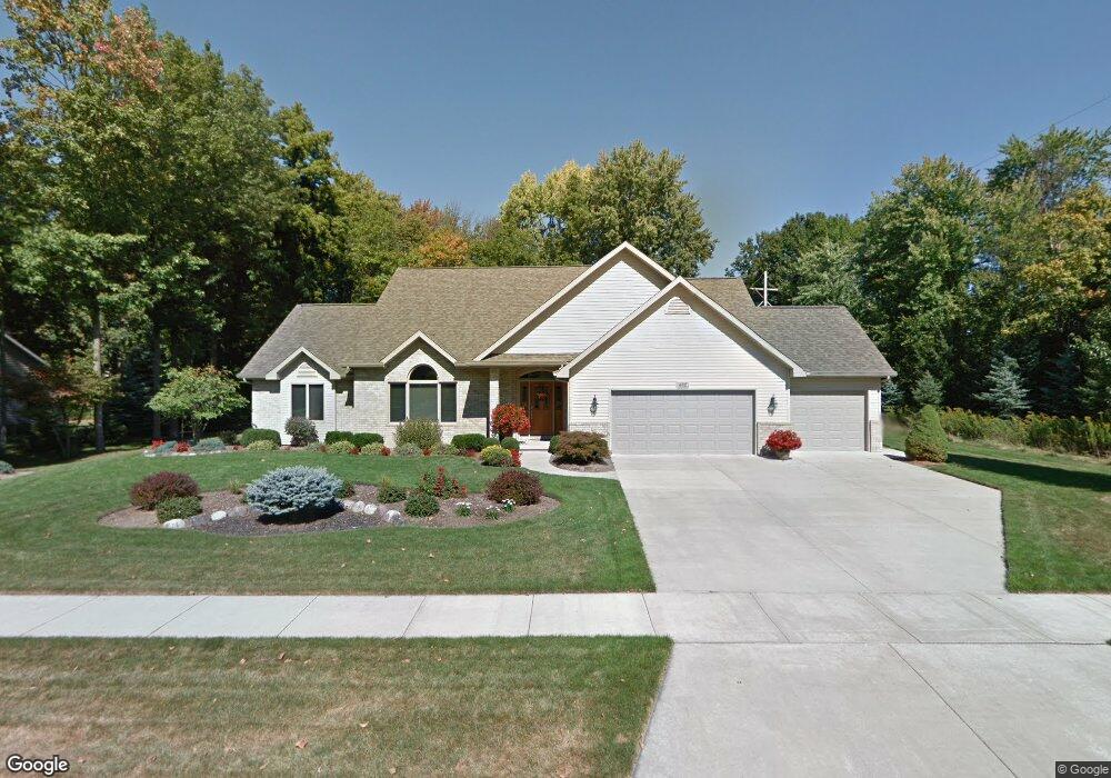 652 Maple Crest Dr, Frankenmuth, MI 48734 - photo 1