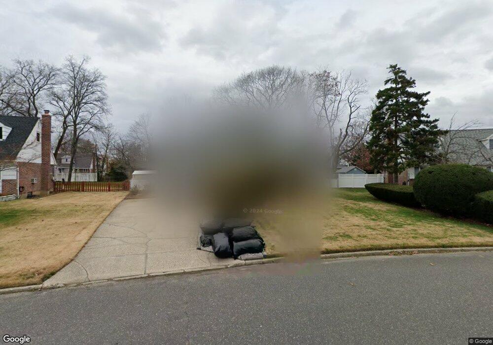 7 Speaker St, ComMacK, NY 11725 - photo 1