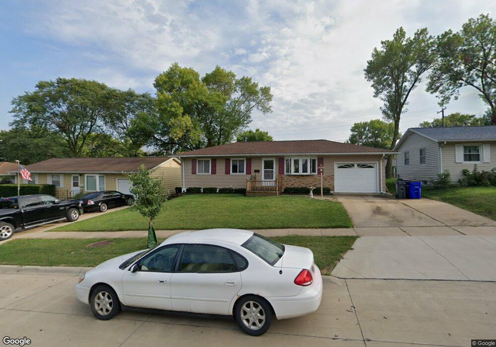 4521 Midway Dr NW, Cedar Rapids, IA 52405 - photo 1