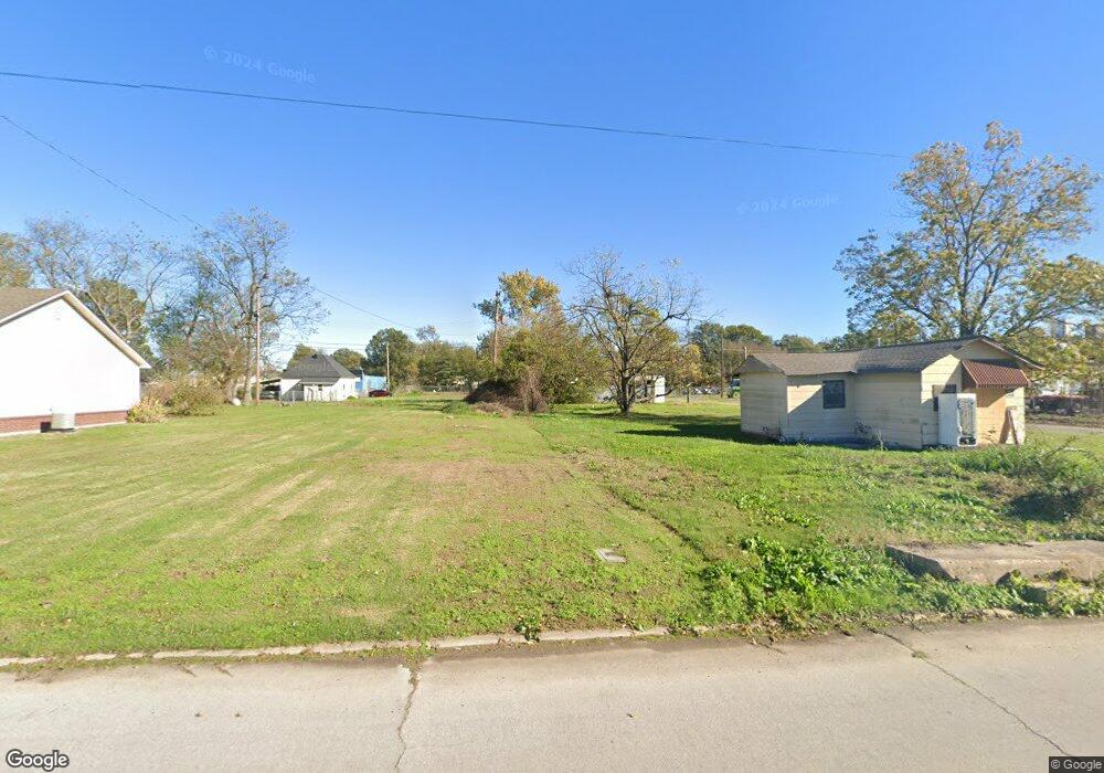 706 N Maple St, Stuttgart, AR 72160 - photo 1