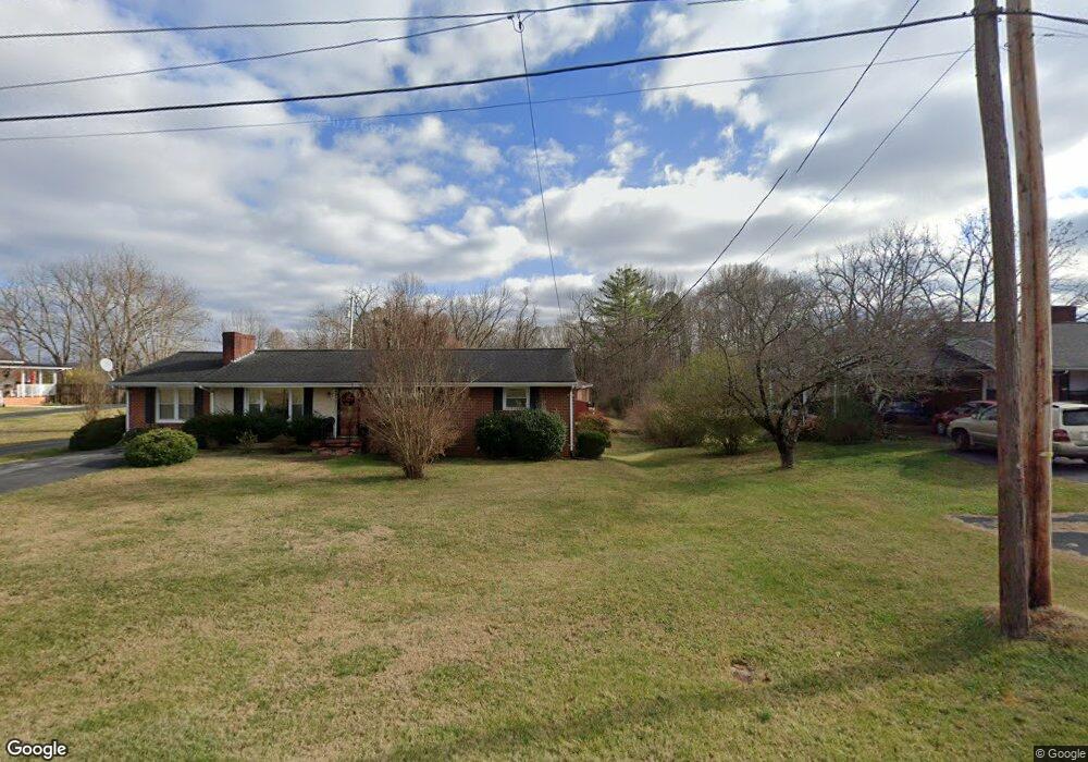704 Hiwassee Hill Dr SE, Johnson City, TN 37601 - photo 1