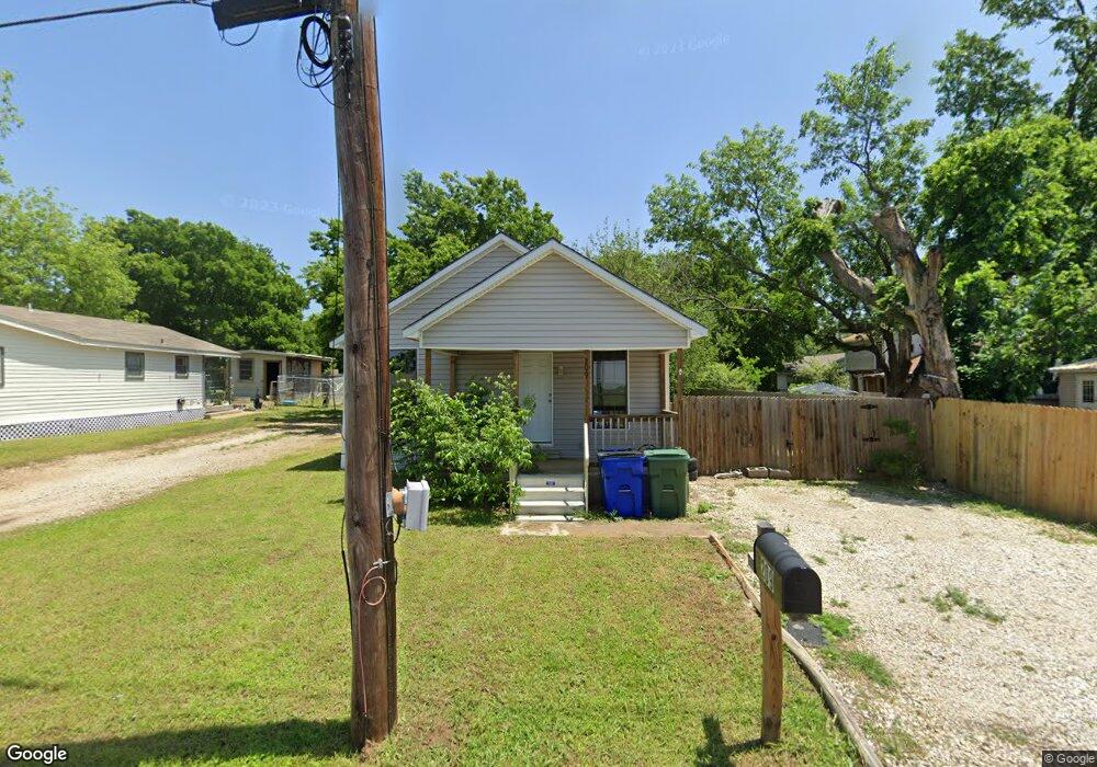 209 Chestnut St, Whitesboro, TX 76273 - photo 1