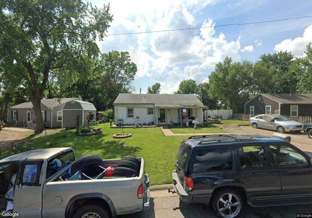 3527 SE Bryant St, Topeka, KS 66605 - photo 1