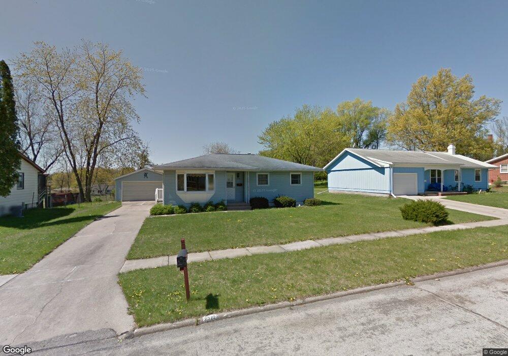 2516 Newport Dr SW, Cedar Rapids, IA 52404 - photo 1