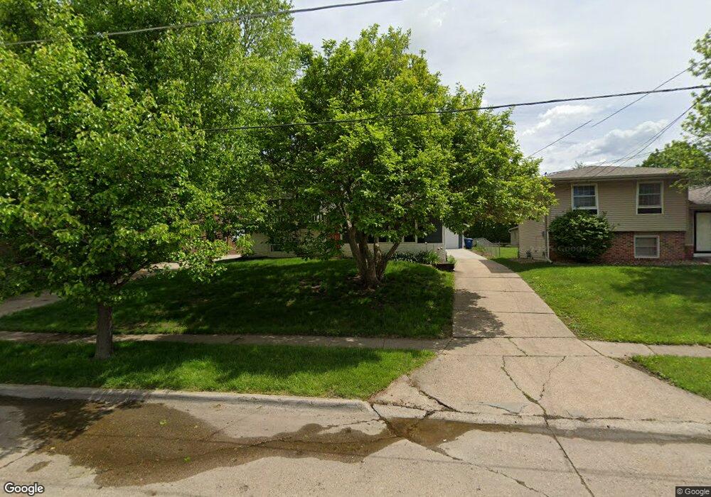 3219 48th St, Des Moines, IA 50310 - photo 1