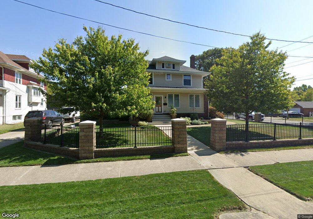 401 N Main St, Tuscola, IL 61953 - photo 1