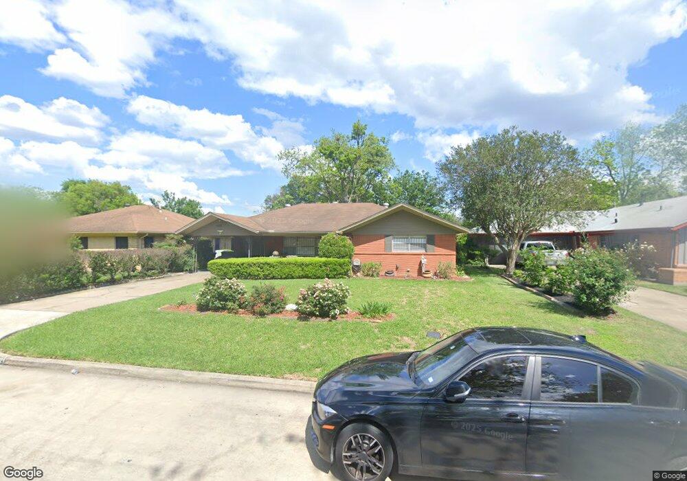 4442 Busiek St, Houston, TX 77022 - photo 1