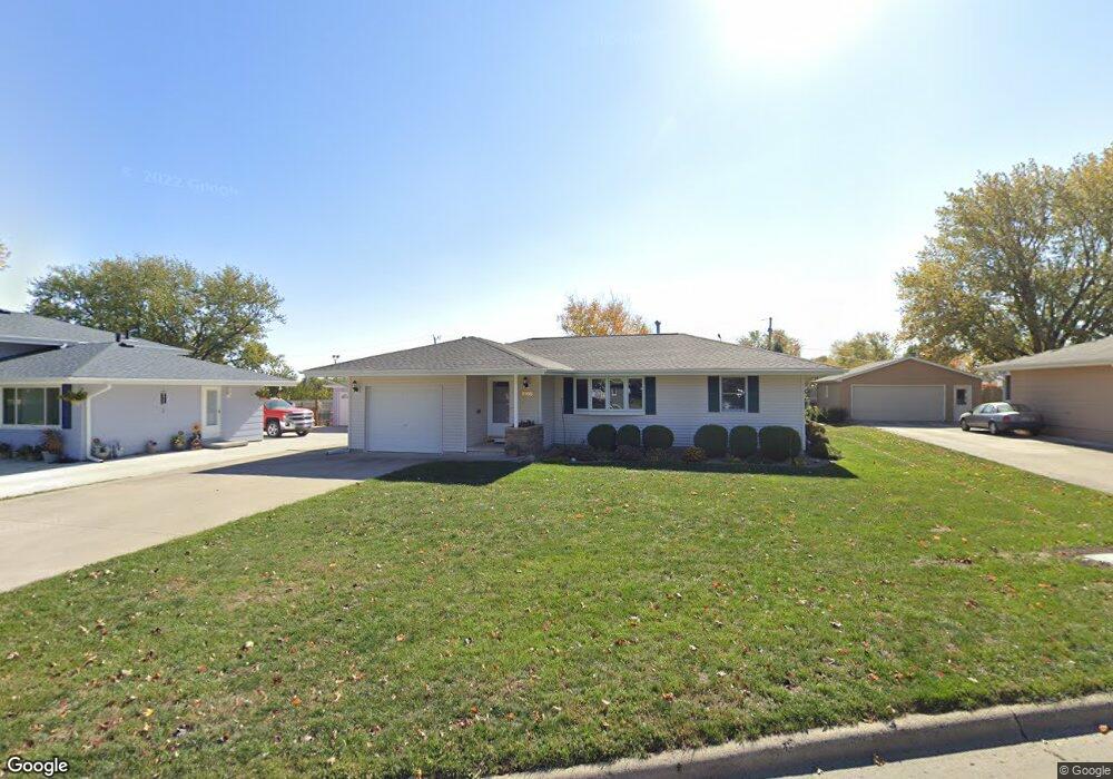 2105 N 2nd Ave E, Newton, IA 50208 - photo 1